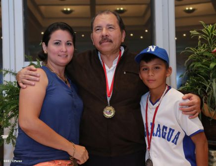 Daniel se reúne con campeones del Torneo Panamericano de Beisbol Infantil AA