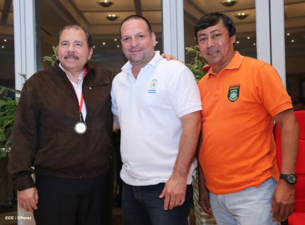 Daniel se reúne con campeones del Torneo Panamericano de Beisbol Infantil AA