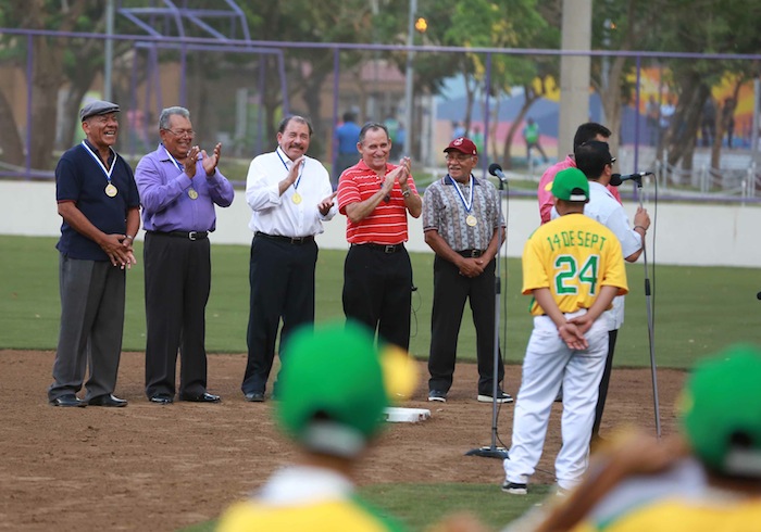 Presidente Daniel inaugura Estadio Béisbol Infantil 