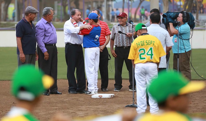 Presidente Daniel inaugura Estadio Béisbol Infantil 