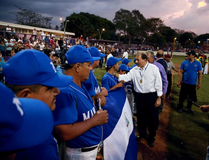 Presidente Daniel inaugura Estadio Béisbol Infantil 