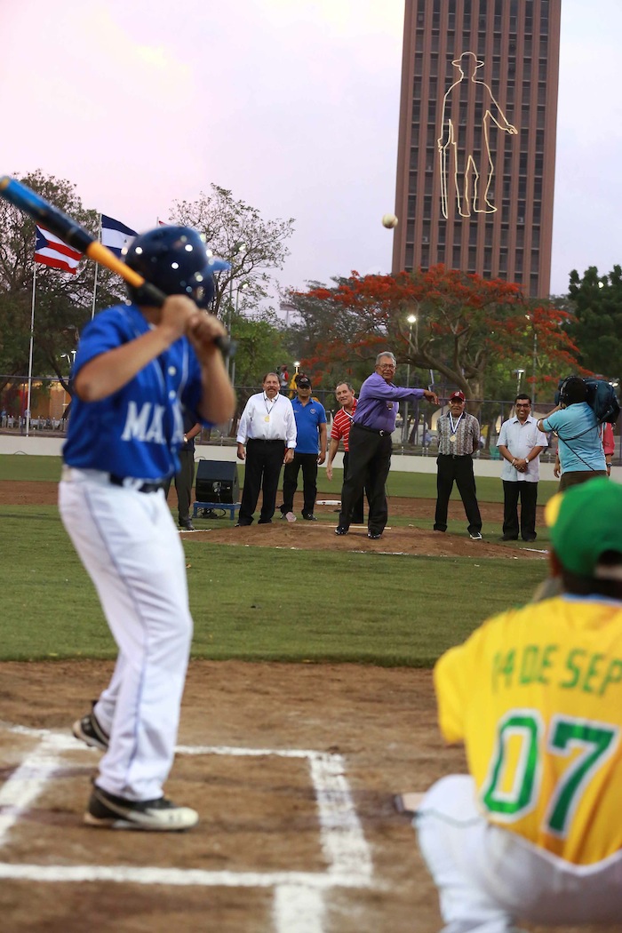 Presidente Daniel inaugura Estadio Béisbol Infantil 