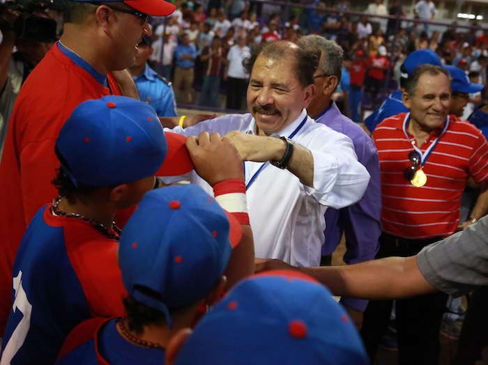 Presidente Daniel inaugura Estadio Béisbol Infantil 