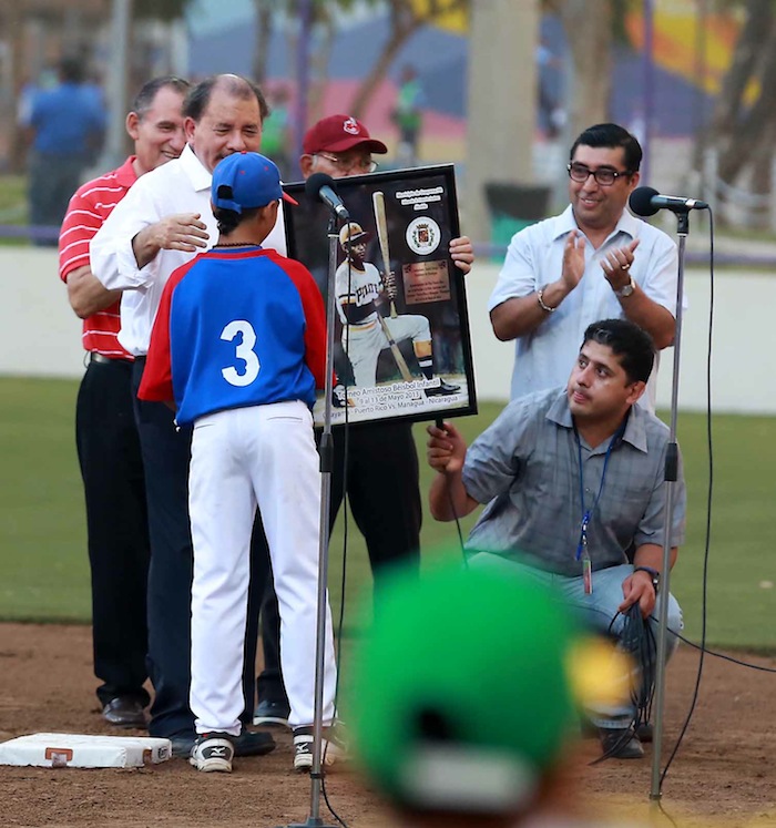 Presidente Daniel inaugura Estadio Béisbol Infantil 