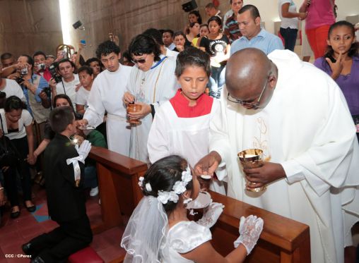 310 niños y niñas se consagran a Jesucristo al recibir la Primera Comunión