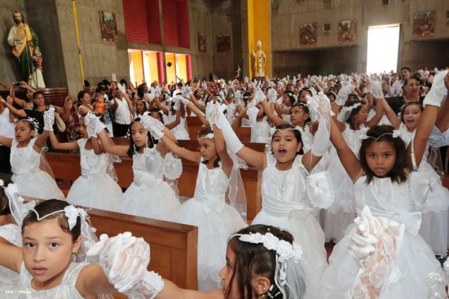 310 niños y niñas se consagran a Jesucristo al recibir la Primera Comunión