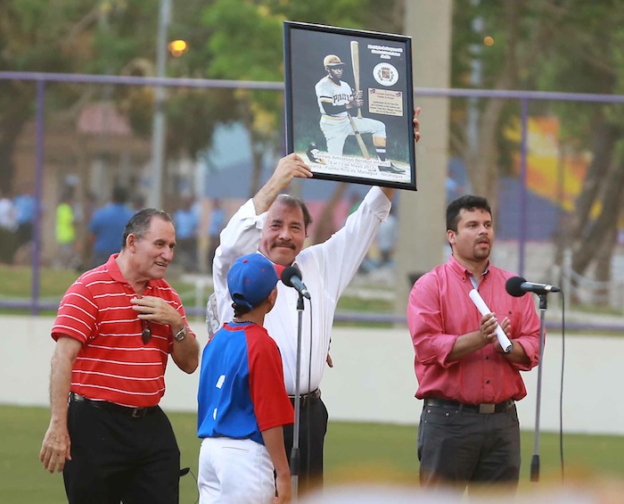 Presidente Daniel inaugura Estadio Béisbol Infantil 
