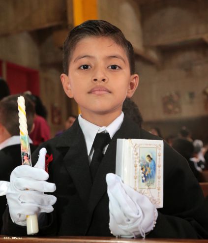 310 niños y niñas se consagran a Jesucristo al recibir la Primera Comunión