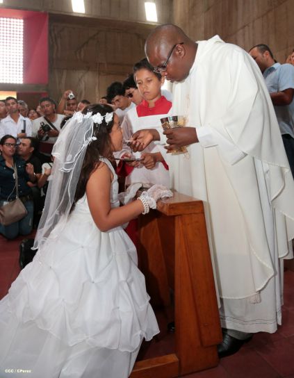 310 niños y niñas se consagran a Jesucristo al recibir la Primera Comunión