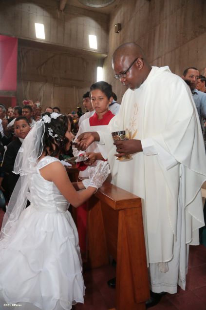 310 niños y niñas se consagran a Jesucristo al recibir la Primera Comunión
