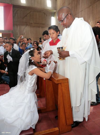 310 niños y niñas se consagran a Jesucristo al recibir la Primera Comunión