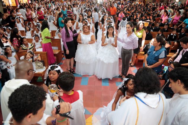 310 niños y niñas se consagran a Jesucristo al recibir la Primera Comunión