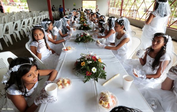 310 niños y niñas se consagran a Jesucristo al recibir la Primera Comunión