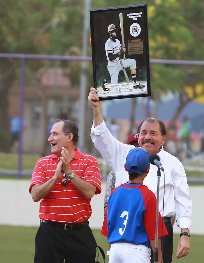 Presidente Daniel inaugura Estadio Béisbol Infantil 