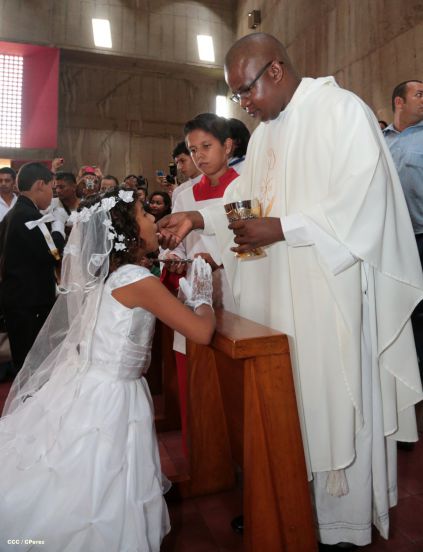 310 niños y niñas se consagran a Jesucristo al recibir la Primera Comunión