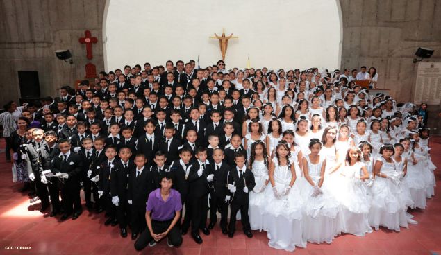 310 niños y niñas se consagran a Jesucristo al recibir la Primera Comunión