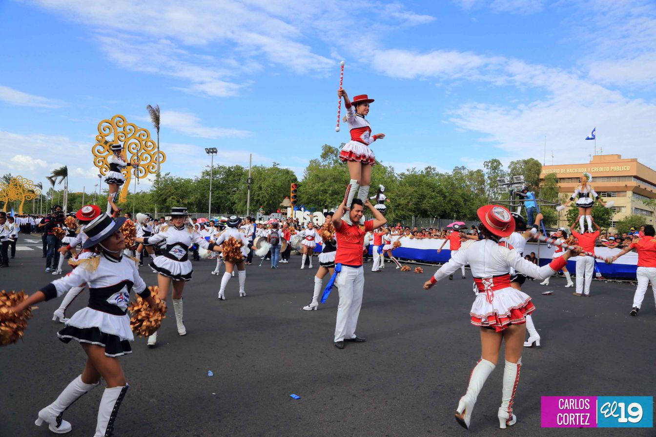 Dedican desfile patrio al 34 aniversario de la Cruzada Nacional de Alfabetización