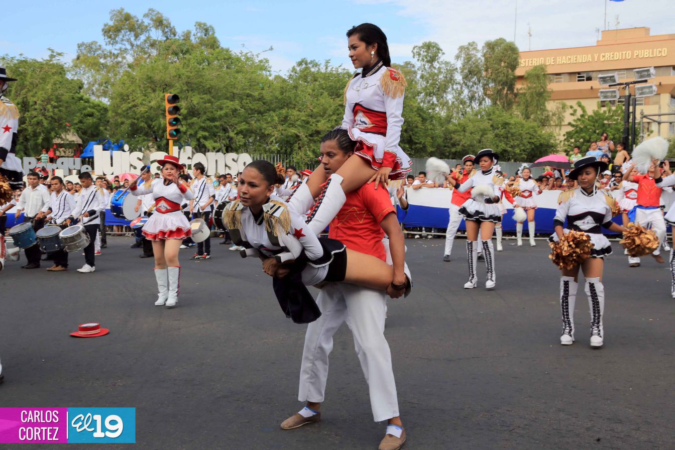 Dedican desfile patrio al 34 aniversario de la Cruzada Nacional de Alfabetización