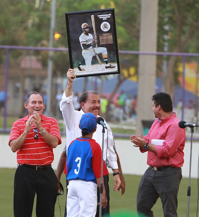 Presidente Daniel inaugura Estadio Béisbol Infantil 