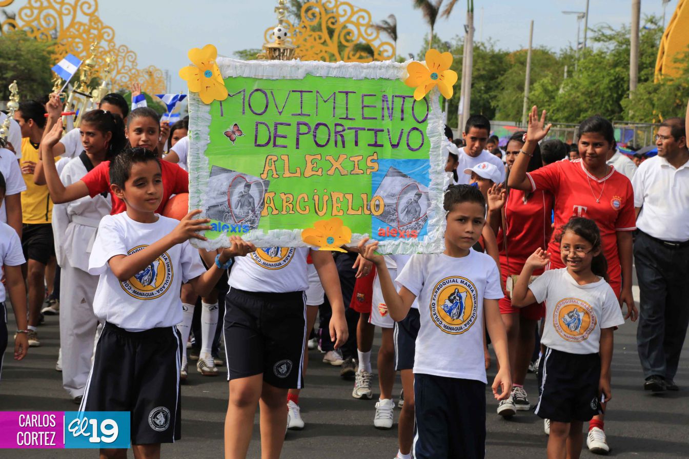 Dedican desfile patrio al 34 aniversario de la Cruzada Nacional de Alfabetización