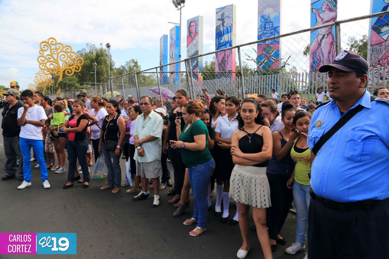 Dedican desfile patrio al 34 aniversario de la Cruzada Nacional de Alfabetización