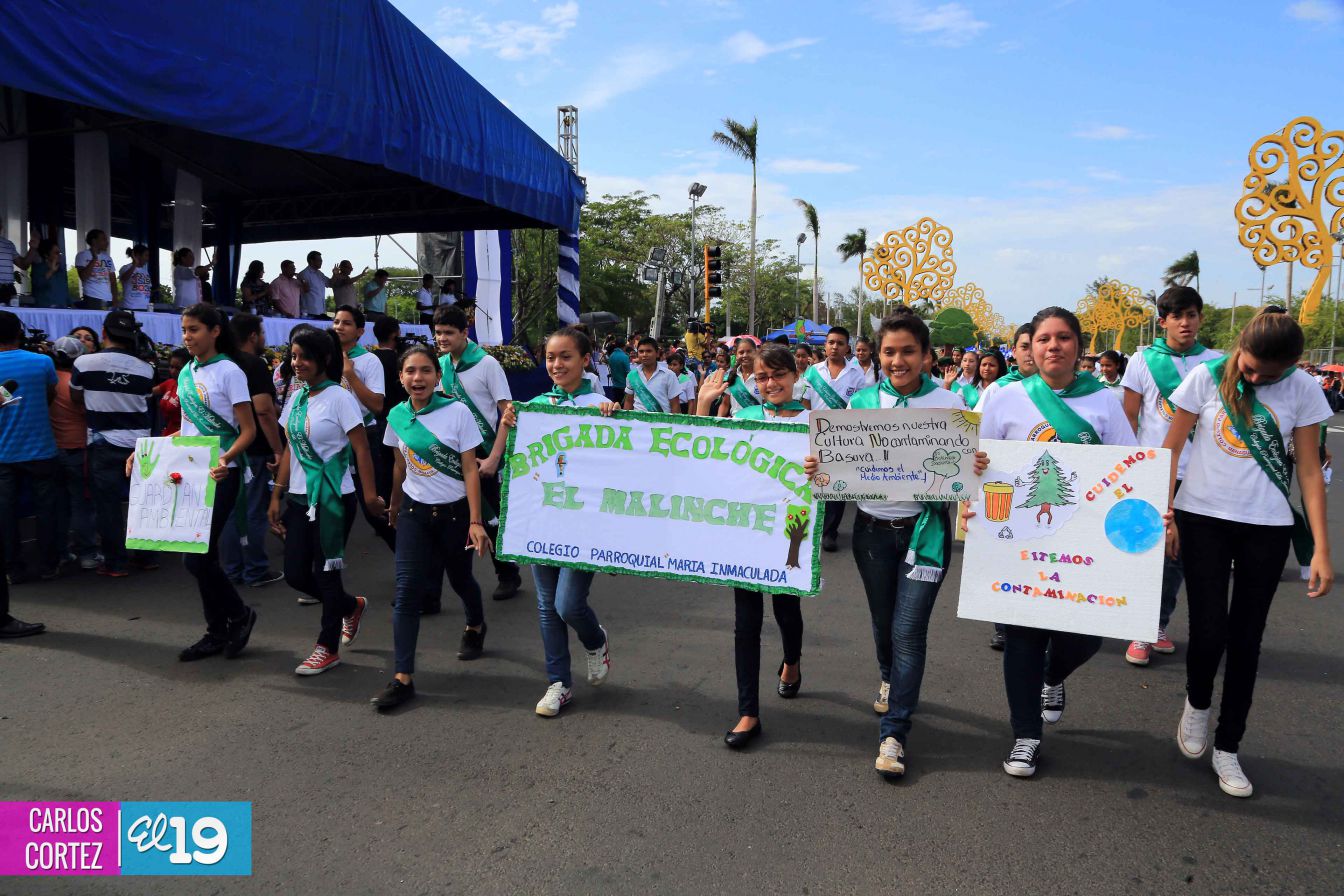 Dedican desfile patrio al 34 aniversario de la Cruzada Nacional de Alfabetización