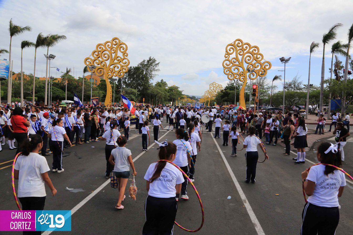 Dedican desfile patrio al 34 aniversario de la Cruzada Nacional de Alfabetización
