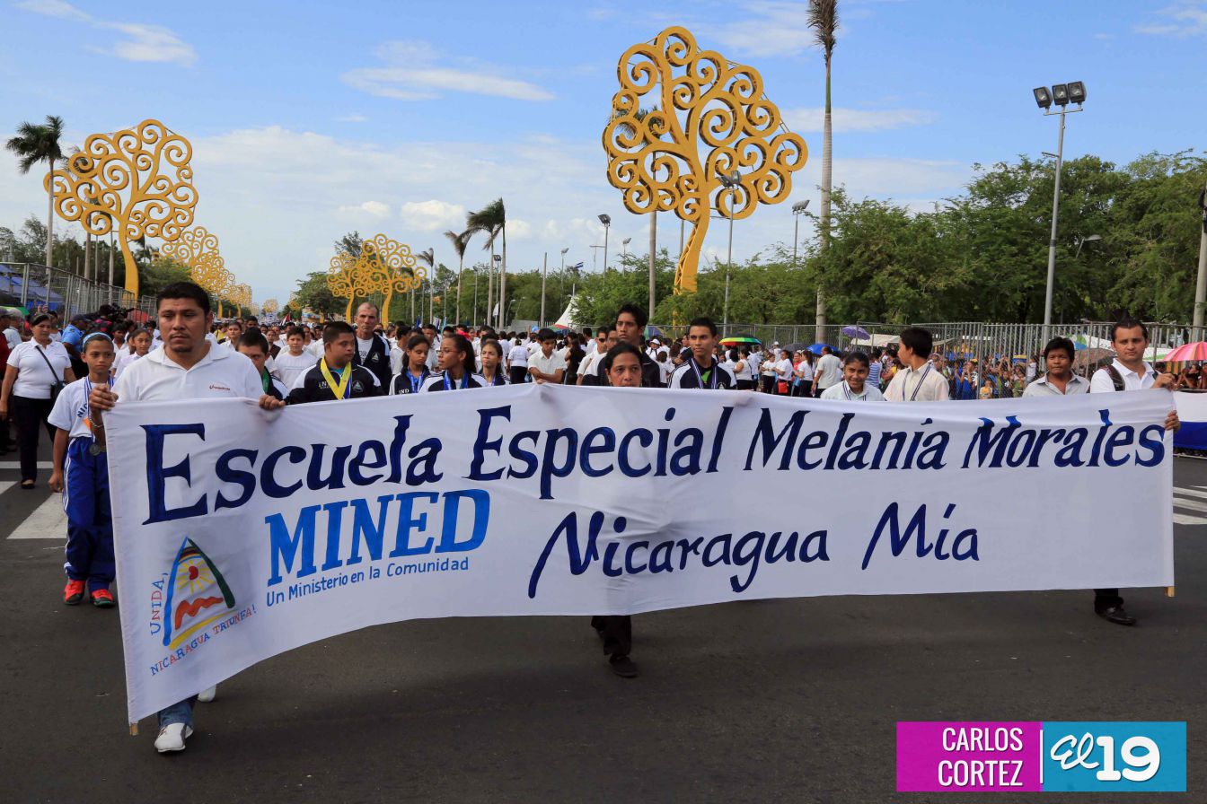 Dedican desfile patrio al 34 aniversario de la Cruzada Nacional de Alfabetización