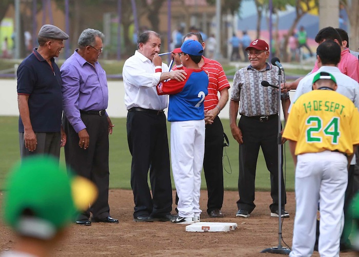 Presidente Daniel inaugura Estadio Béisbol Infantil 