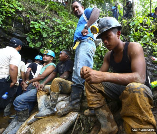 Avanzan labores de rescate a mineros de Bonanza