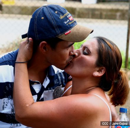 Mineros salen del Hospital de Bonanza