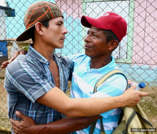 Mineros salen del Hospital de Bonanza