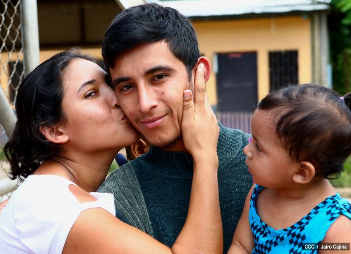 Mineros salen del Hospital de Bonanza