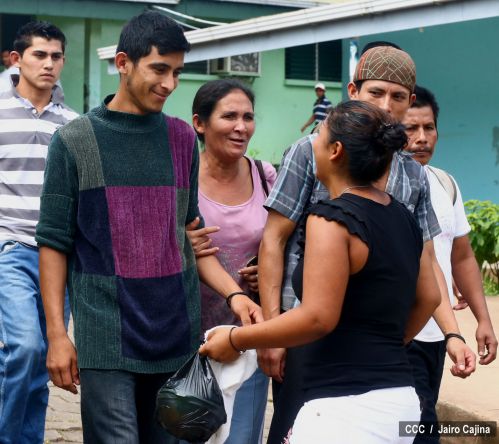 Mineros salen del Hospital de Bonanza