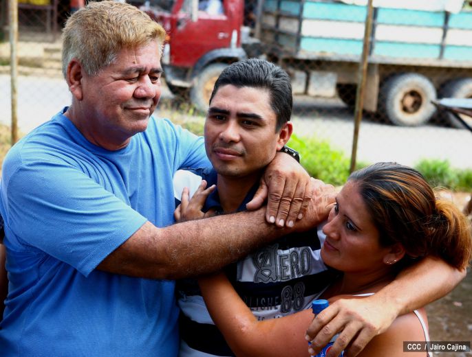 Mineros salen del Hospital de Bonanza