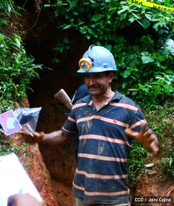 Continúan labores de búsqueda de mineros