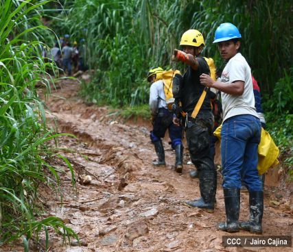 Continúan labores de búsqueda de mineros