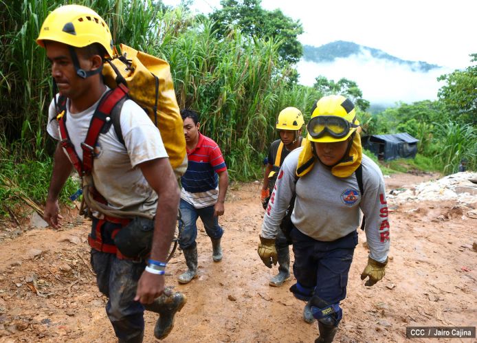 Continúan labores de búsqueda de mineros