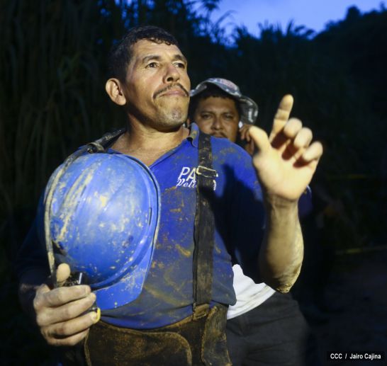Familias de Bonanza en vigilia espiritual por mineros artesanales soterrados