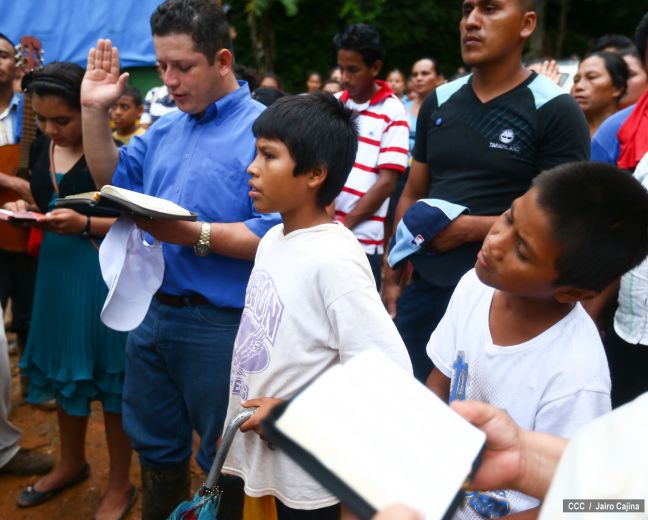 Familias de Bonanza en vigilia espiritual por mineros artesanales soterrados