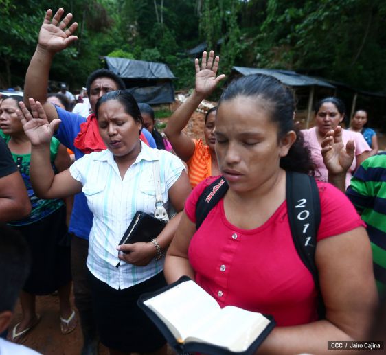 Familias de Bonanza en vigilia espiritual por mineros artesanales soterrados