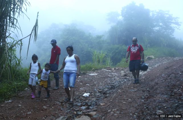 Familias de Bonanza en vigilia espiritual por mineros artesanales soterrados