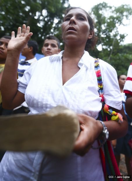 Familias de Bonanza en vigilia espiritual por mineros artesanales soterrados
