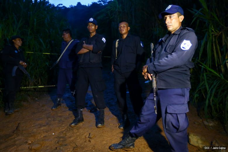 Familias de Bonanza en vigilia espiritual por mineros artesanales soterrados