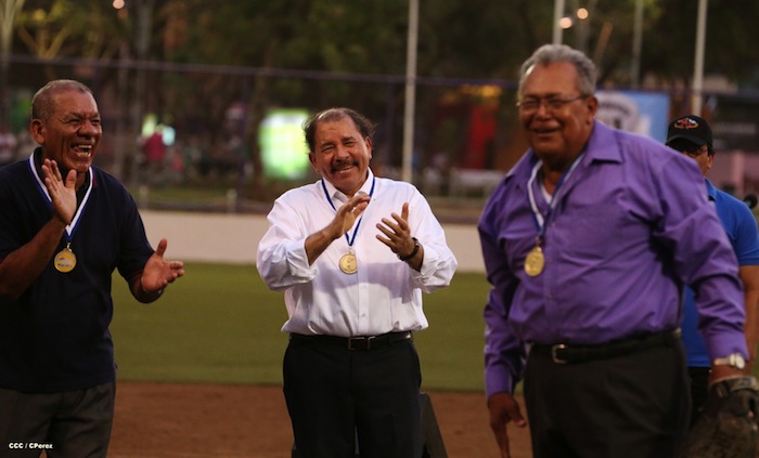 Presidente Daniel inaugura Estadio Béisbol Infantil 