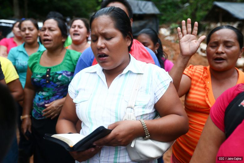 Familias de Bonanza en vigilia espiritual por mineros artesanales soterrados