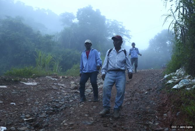 Familias de Bonanza en vigilia espiritual por mineros artesanales soterrados