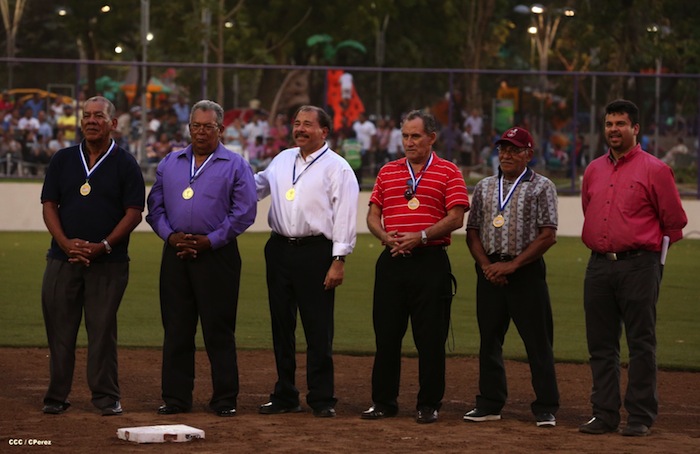 Presidente Daniel inaugura Estadio Béisbol Infantil 