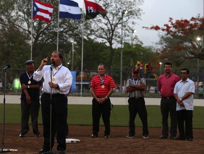 Presidente Daniel inaugura Estadio Béisbol Infantil 