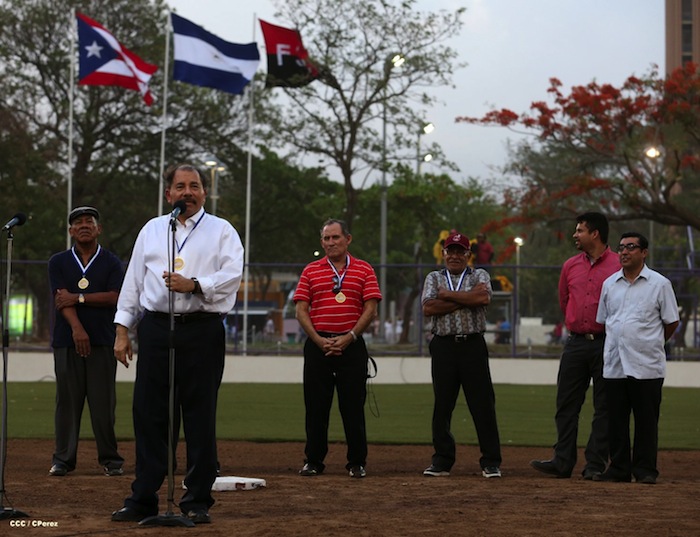 Presidente Daniel inaugura Estadio Béisbol Infantil 